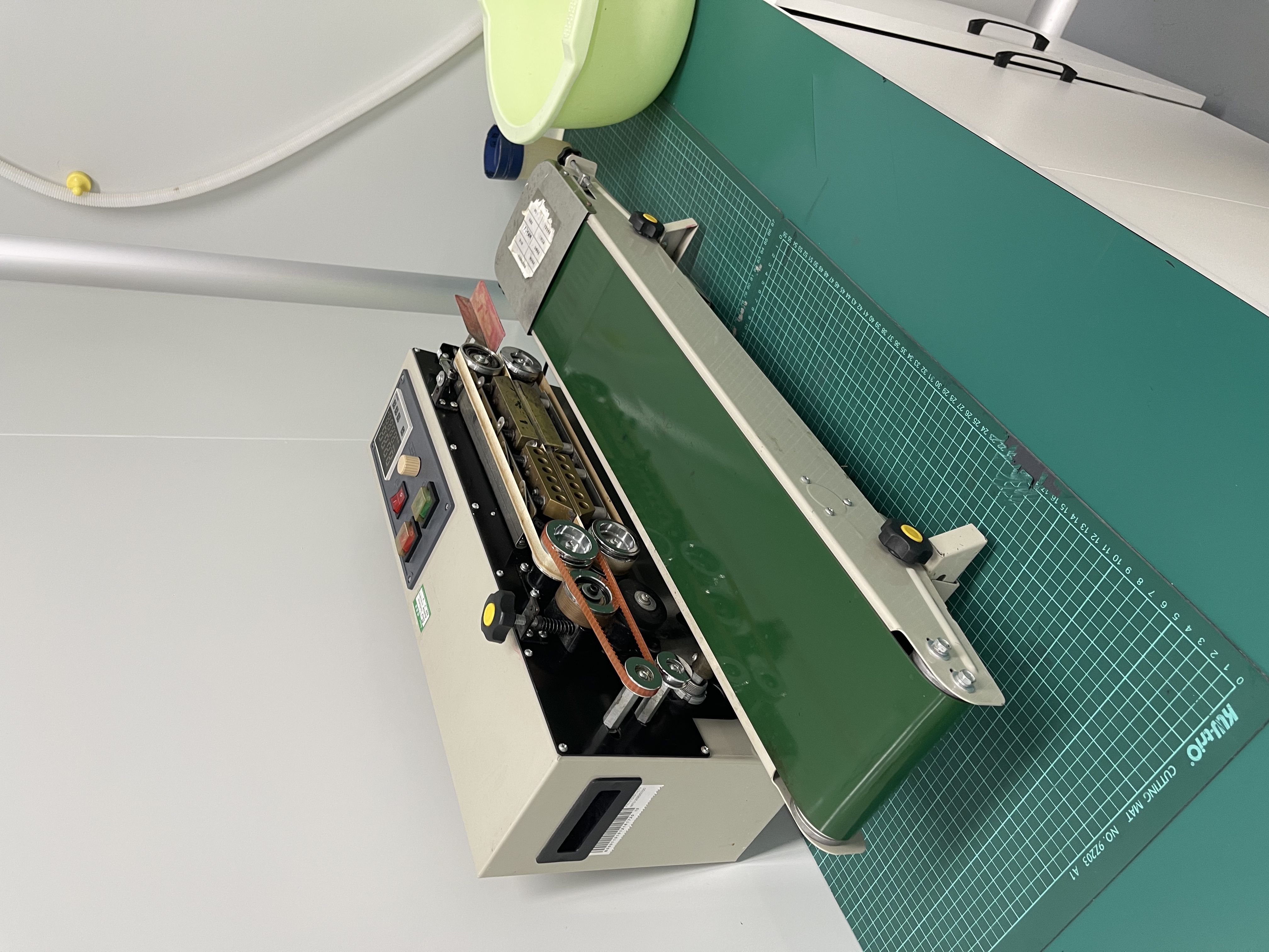 Continuous band sealing machine 3 Continuous band sealing machine photographed at BioPouches