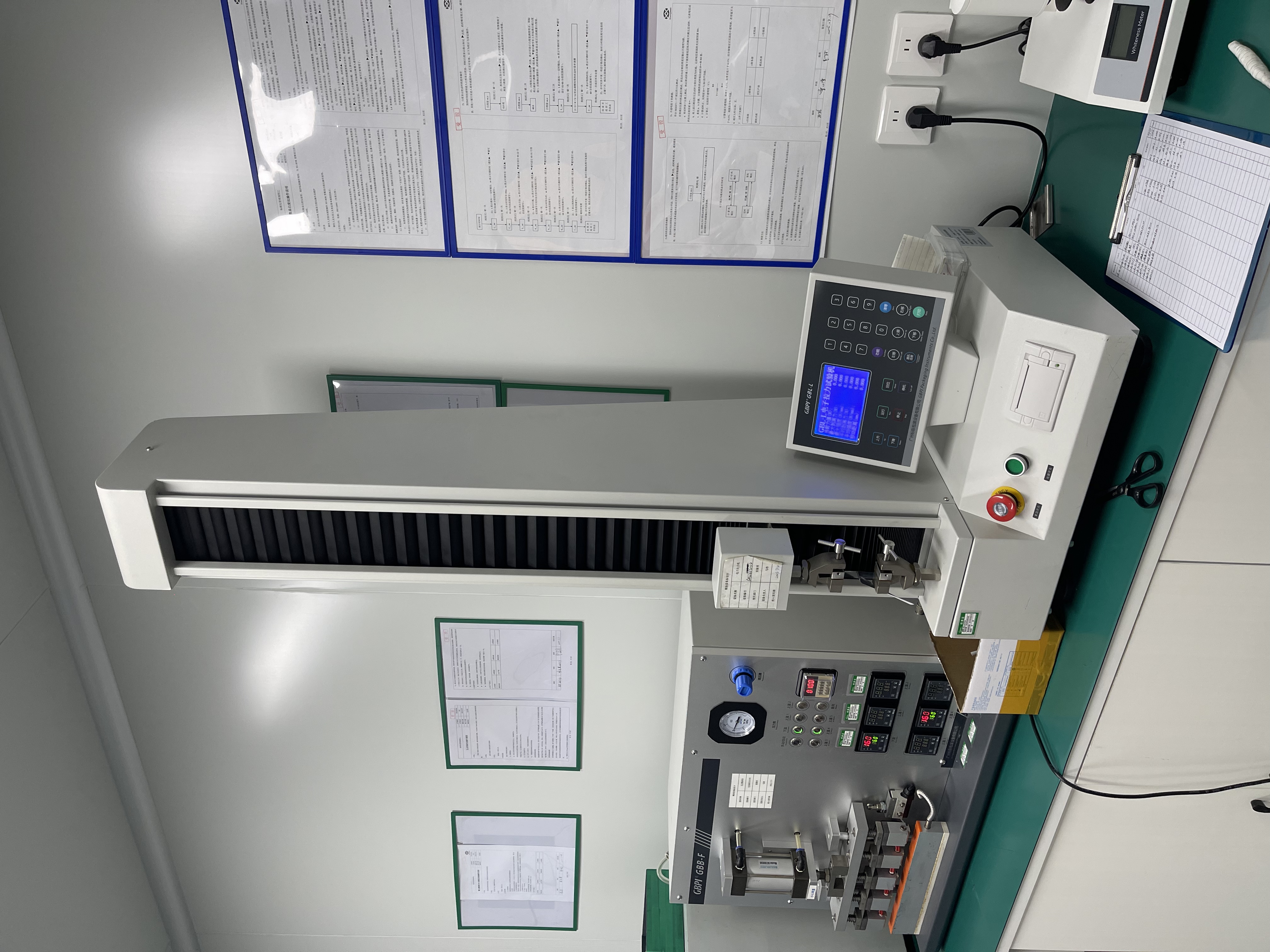 Electronic tensile testing machine 2 Second view of electronic tensile testing equipment