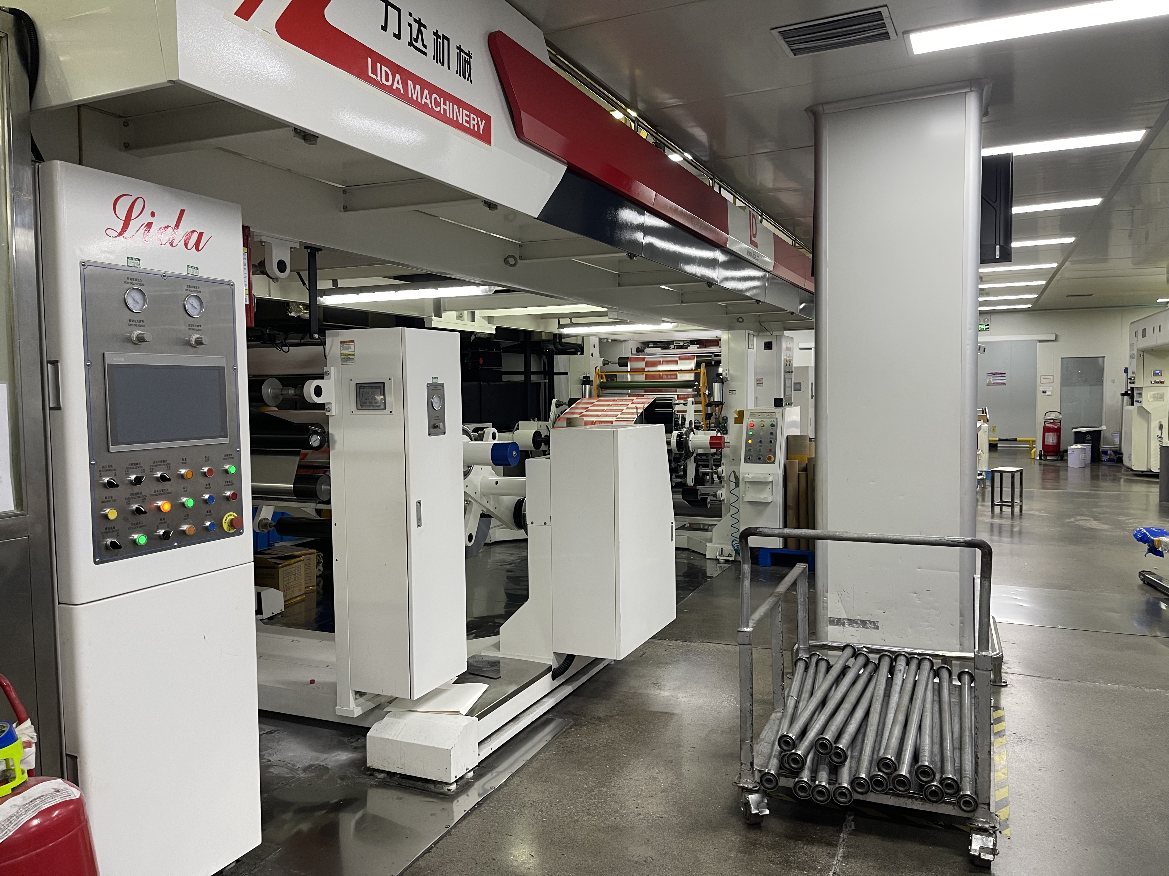 Lamination process Flexible packaging lamination process at the BioPouches factory