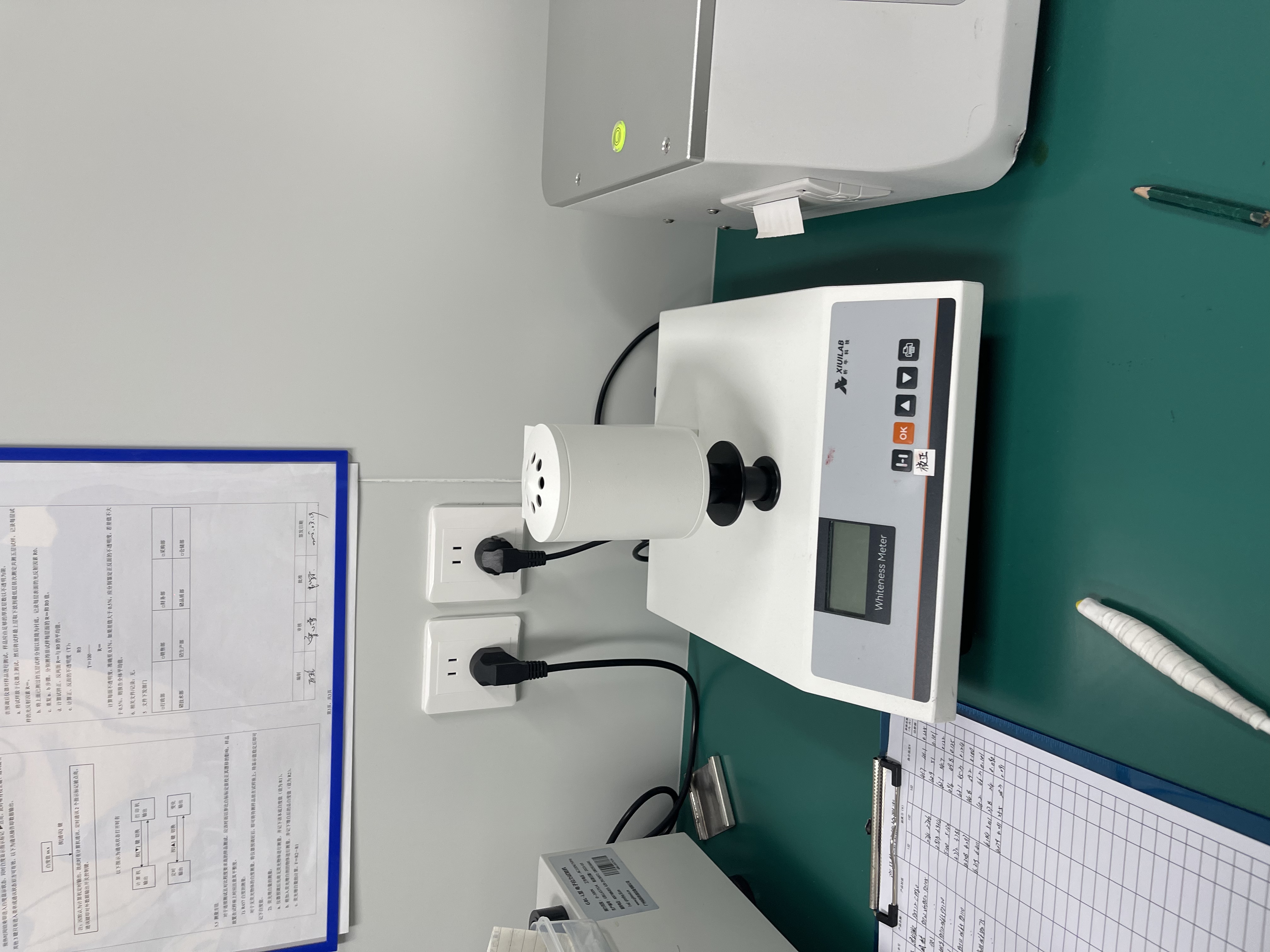 Whiteness meter Whiteness meter in the BioPouches packaging testing laboratory